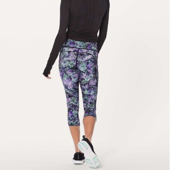 Lululemon Fast and Free Crop II Nulux 19" Leggings in Vivid Vision Yoga Athletic - Picture 2 of 14